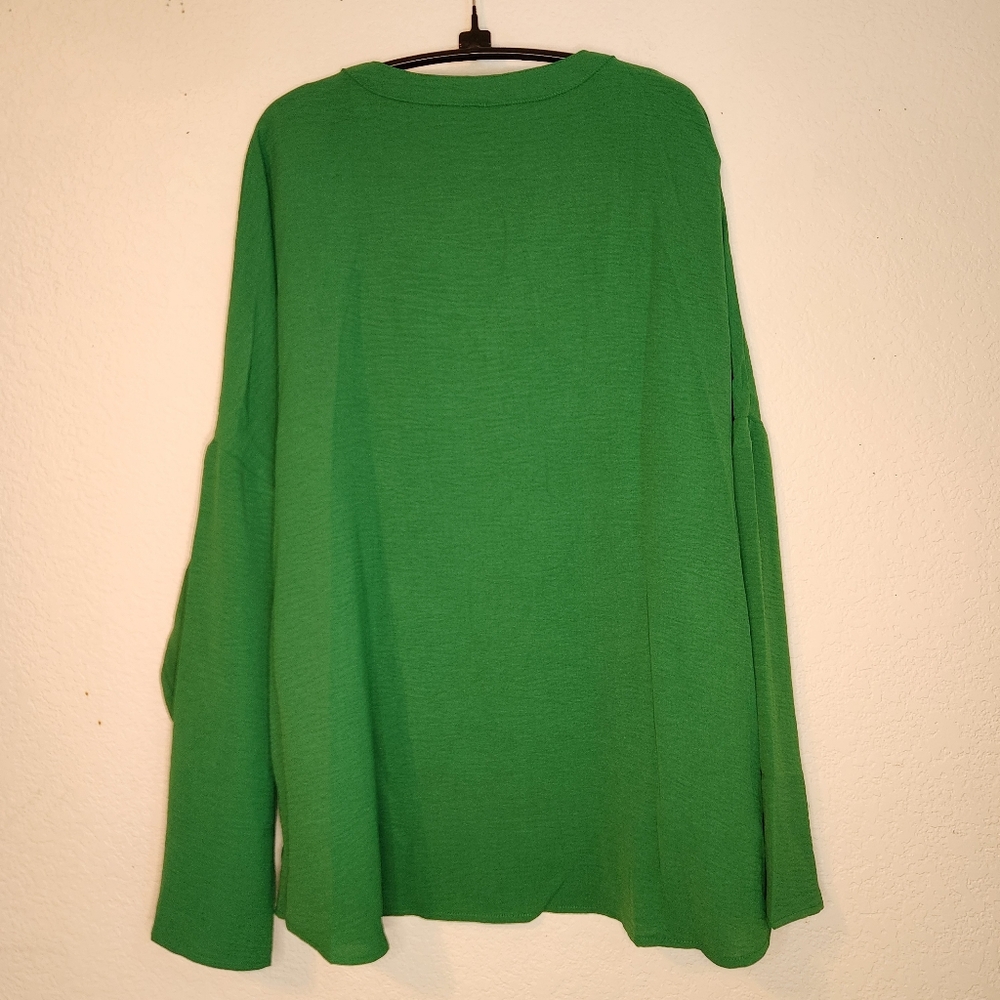 NWOT‎ Shein Green V-Neck Long Sleeve Top, Size 2XL - Picture 2 of 5